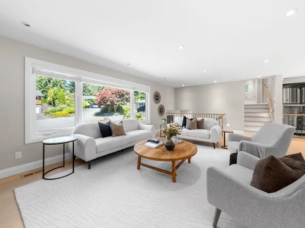 1776 Medwin Pl, North Vancouver, BC V7H 2K4