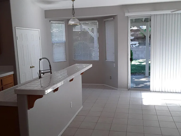 3422 Tamarisk Dr — Photo 9