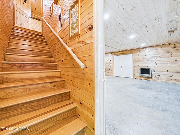 23rd image of 113 Rivendell Ln