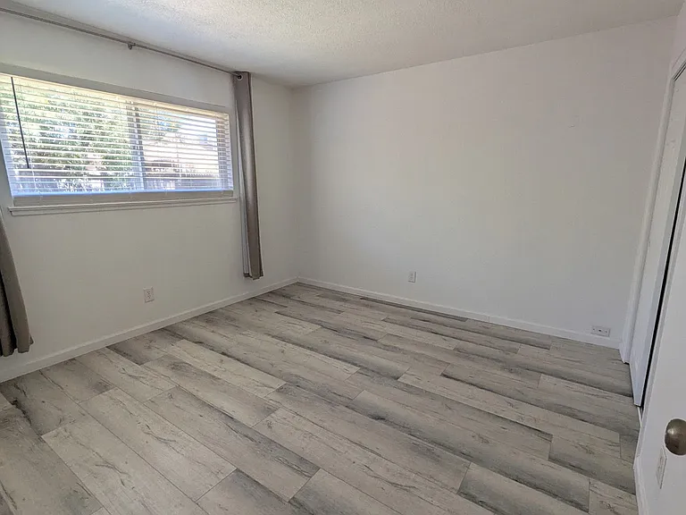 10143 De Soto Way — Photo 11