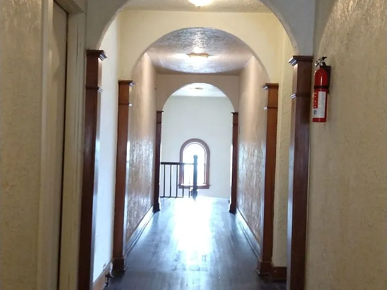 2601 N Walker Ave #9 — Photo 4