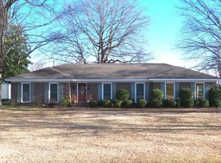 215 Bruce St, Batesville, MS 38606