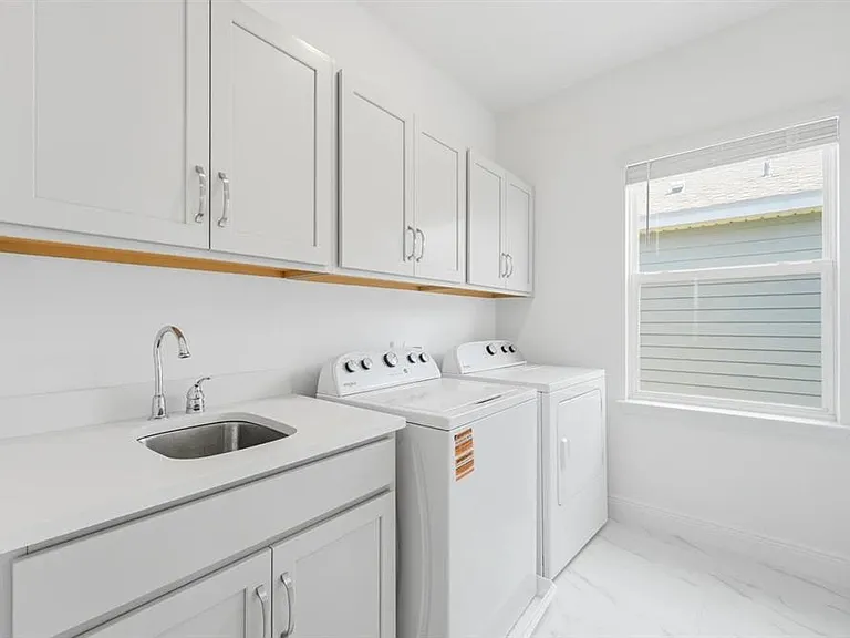 16453 Hamlin View St — Photo 20