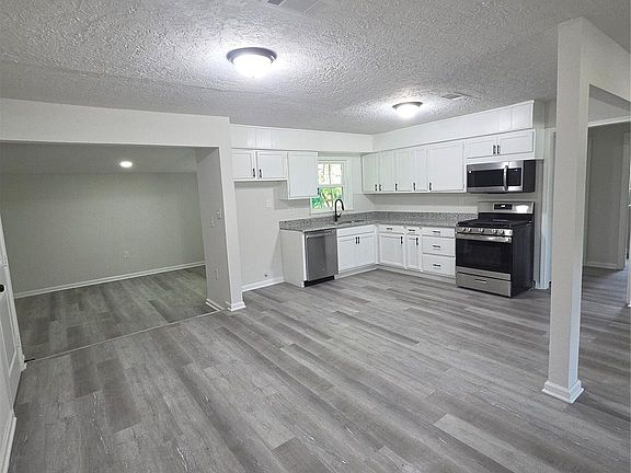 4th image of 4931 Cosby St