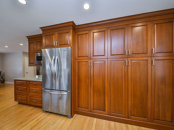 5th image of 522 Deerpath Rd