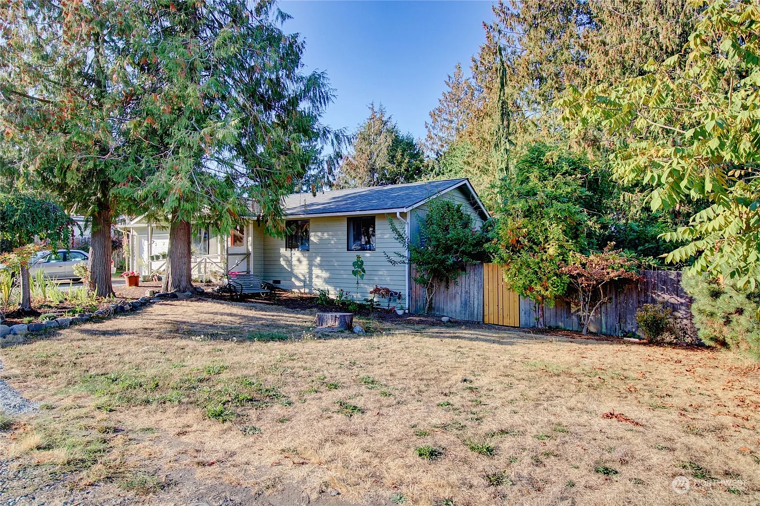 1919 E Highland Avenue photo 1