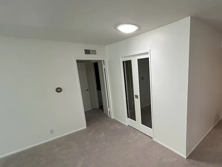289 S Barrington Ave #A302 — Photo 13