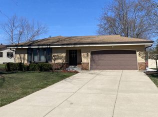 5664 W Upham Ave, Greenfield, WI 53220