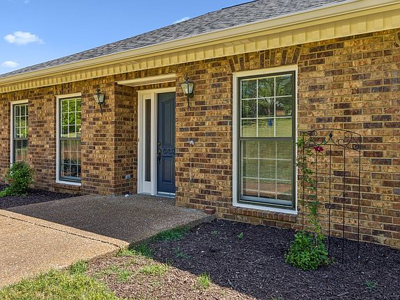 3rd image of 2013 Cedarmont Dr