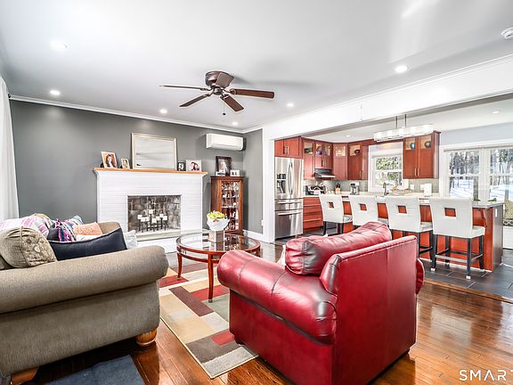 3rd image of 8 Marilyn Road