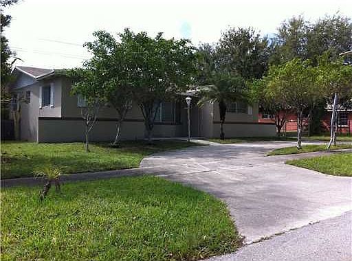 2nd image of 1690 NE 157th Ter