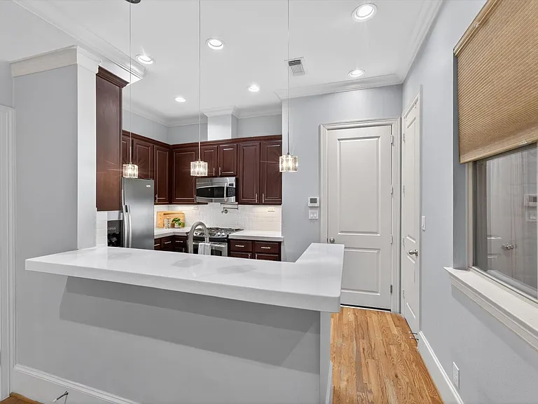 931 W 23rd St #I — Photo 15