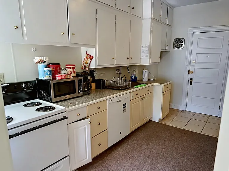1232 Beacon St #3A — Photo 1
