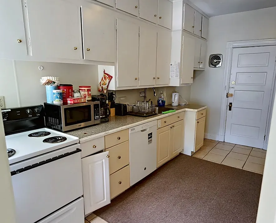 1232 Beacon St #3A