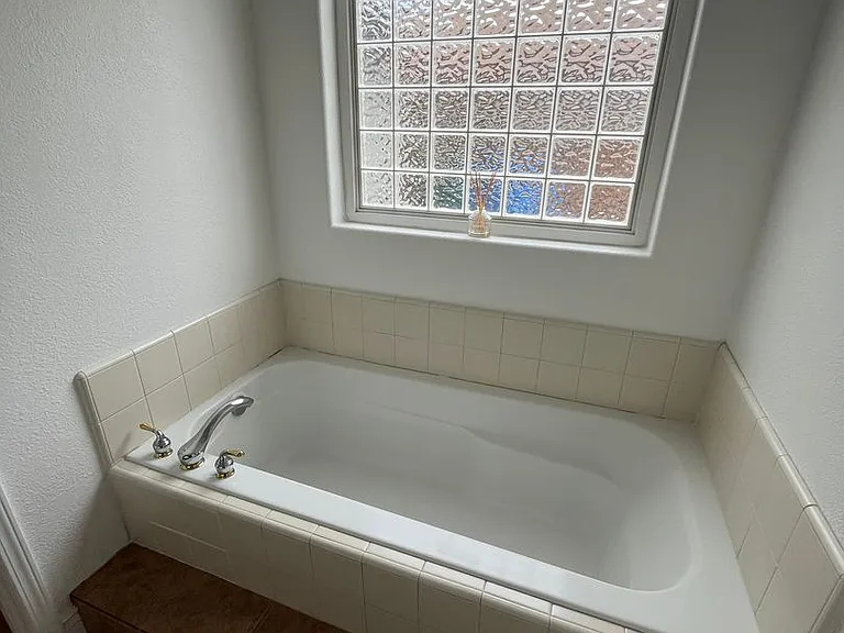 1379 Elges Ave — Photo 15