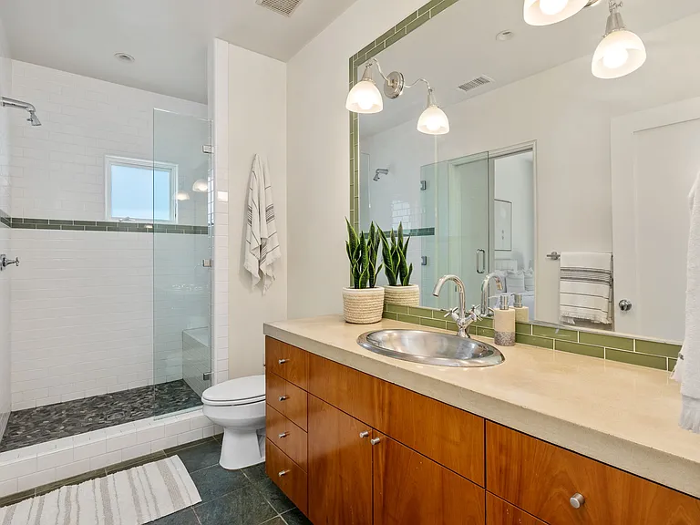 En suite bathroom