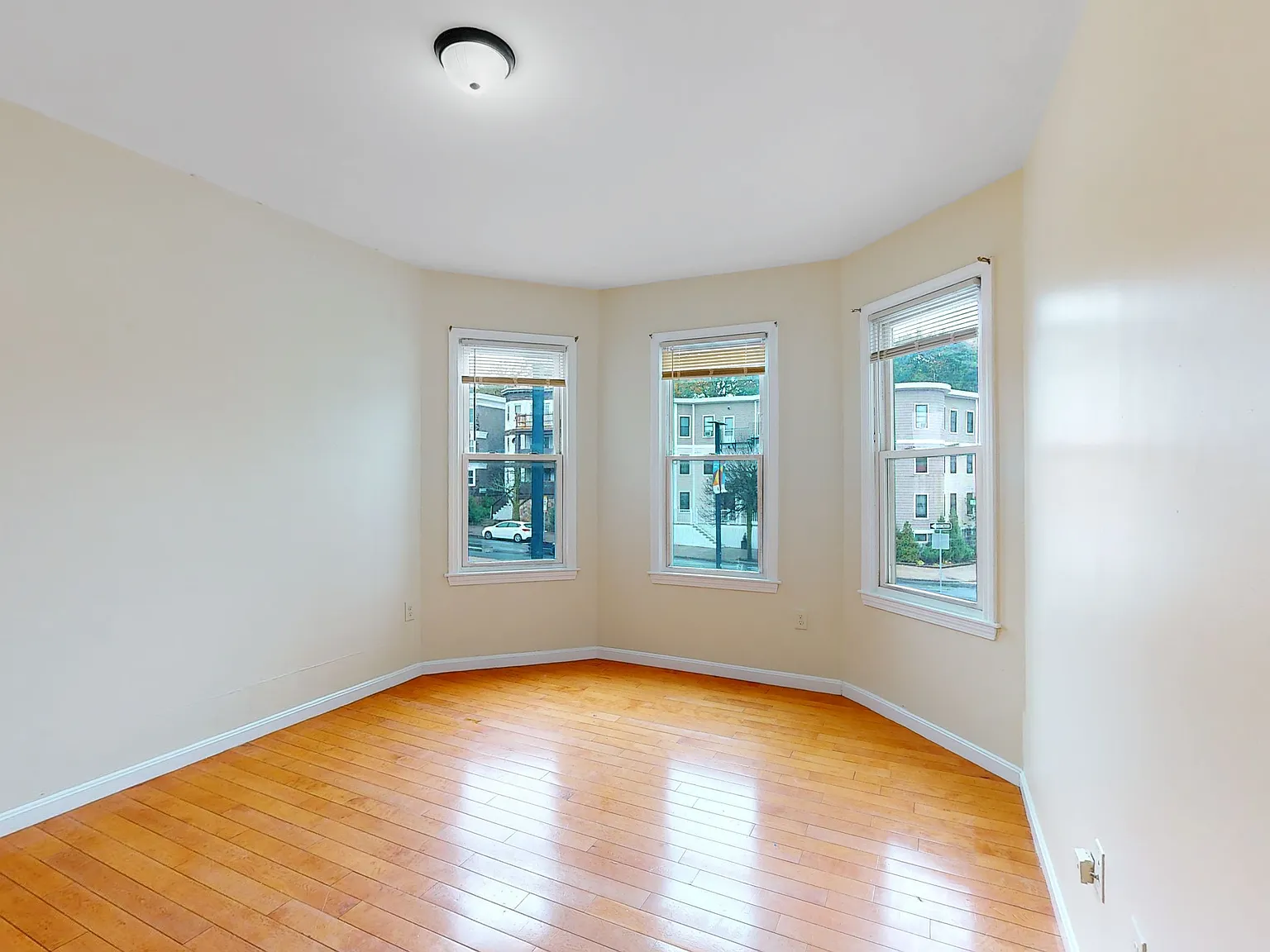 3 bed, 1250 sqft, $3,250 — Photo 1