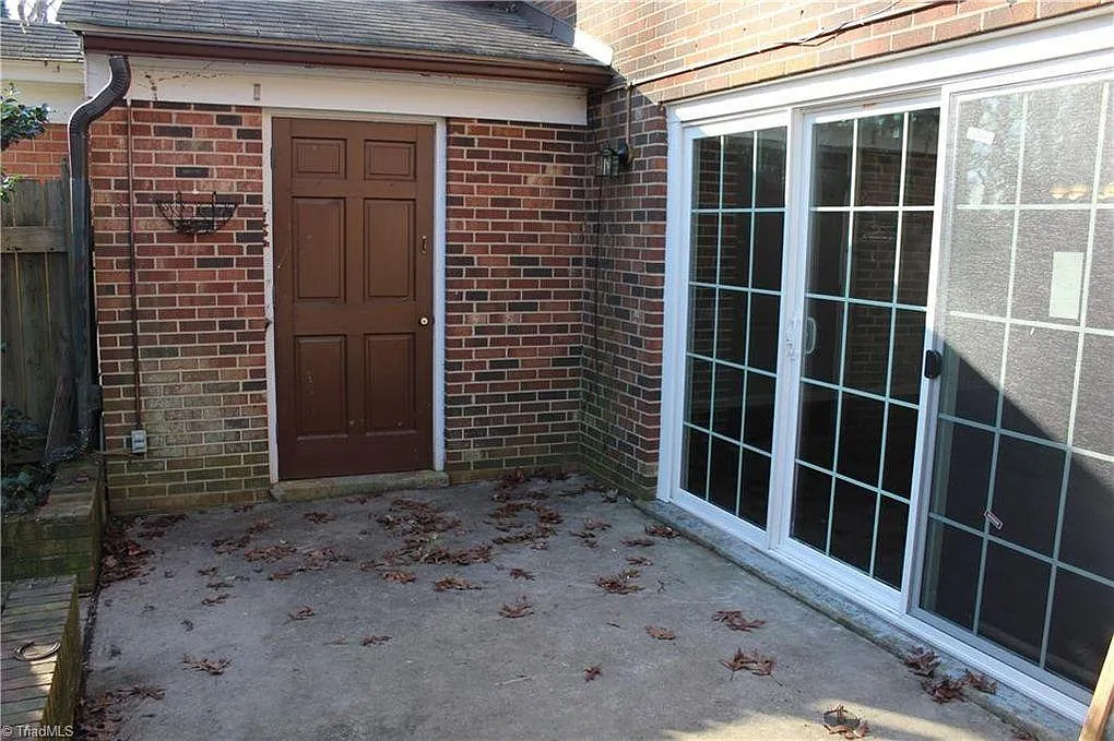 121 Charlestowne Cir — Photo 4
