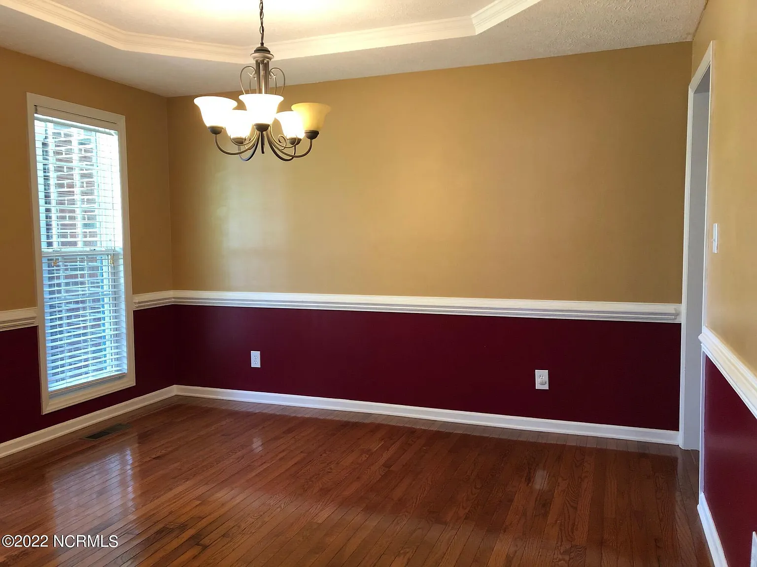 4 bed, 2.5 bath, 2113 sqft, $2,300 — Photo 2