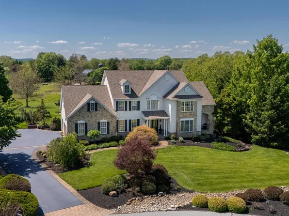 93 Hearth Stone Cir, Phoenixville, PA 19460
