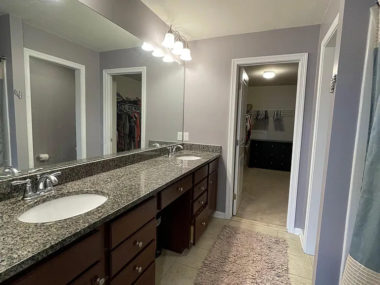 2nd Floor-Tiled Master Batroom with Walk-in closet plus toilet on the side