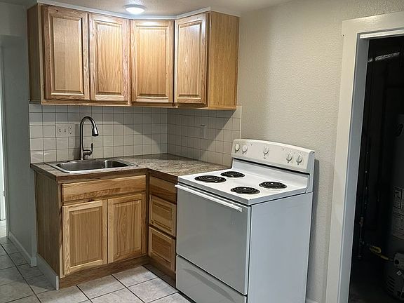 3rd image of 1717 Oxford Dr APT 3