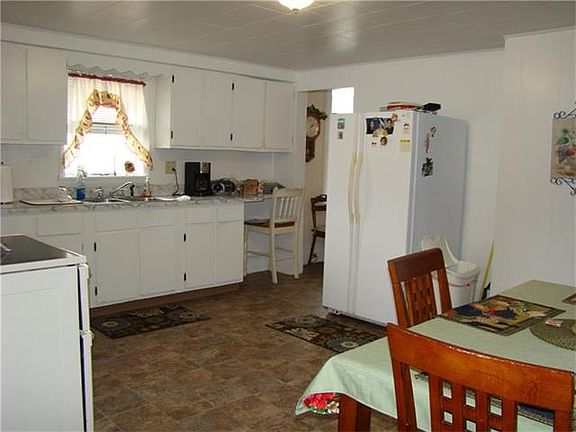 3rd image of 24 Broadway Ave