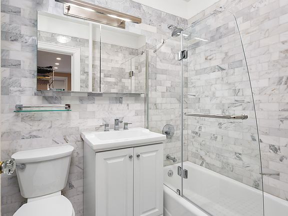 5th image of 239 E 60th St APT 3R