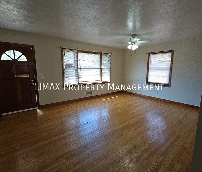 3128 Fleetwood Ave — Photo 2
