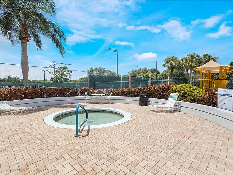 2549 Egret Lake Dr — Photo 36