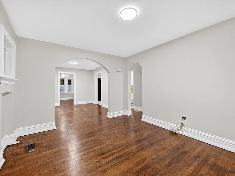 6135 Newport Ave — Photo 3