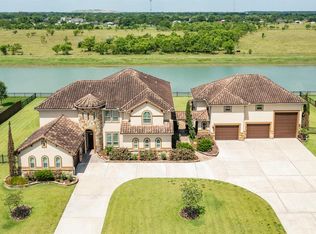 322 Red Oak Dr, Dickinson, TX 77539