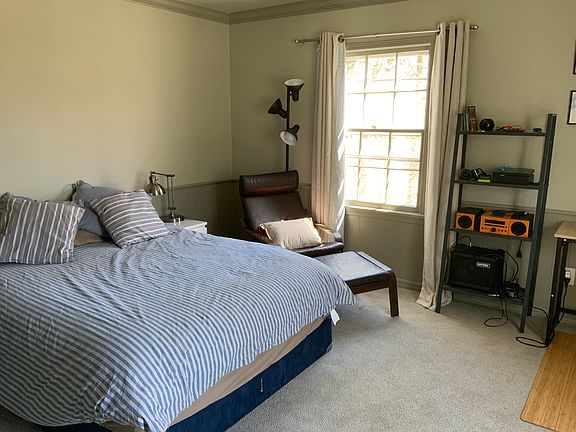 5th image of 2210 E Manor Dr