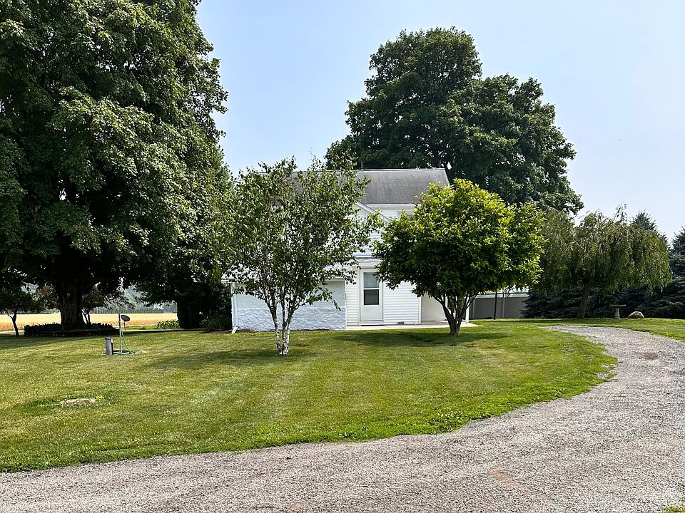 Back entrance and parking area. Very lush and private setting. 1/4 mile gravel lane leads to house. Owner's farmer is responsible for snow removal so you won't be stranded for long!