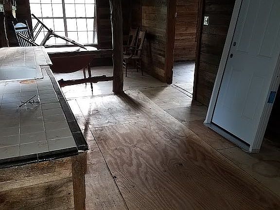 5th image of 2390 Young Rd