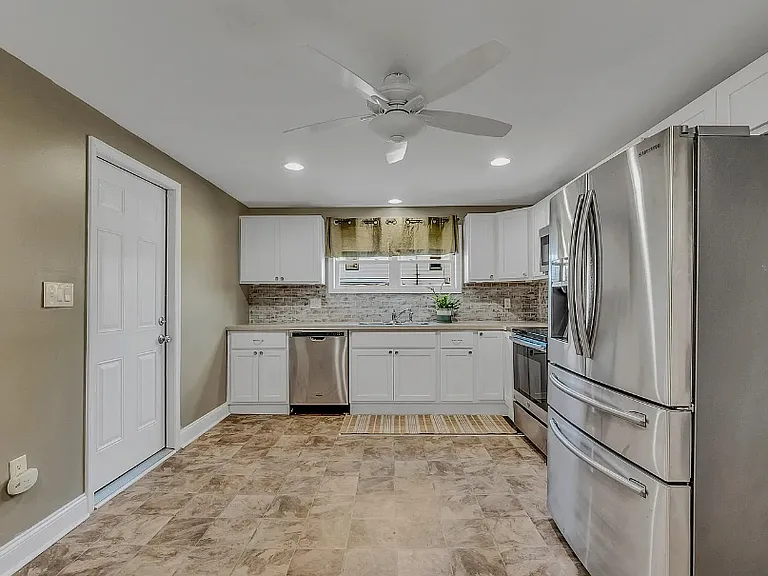 427 E Warren St — Photo 3