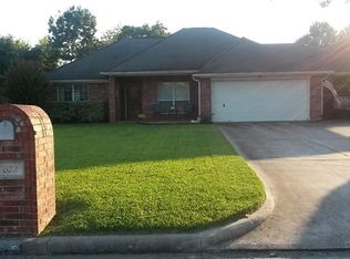 822 Riverside Dr, Alvin, TX 77511