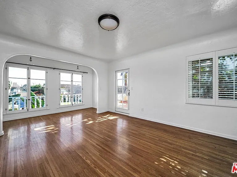333 S Roxbury Dr — Photo 28