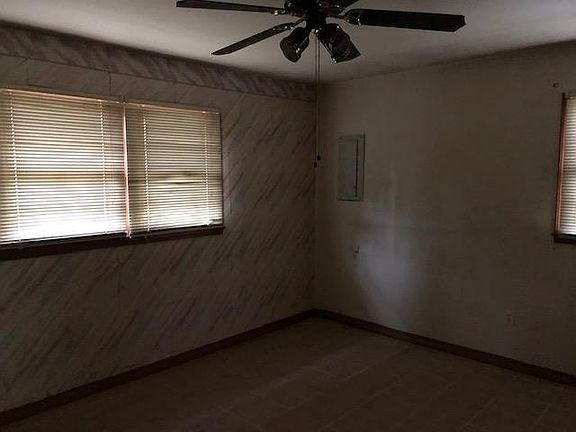 3rd image of 714 Carter Dr