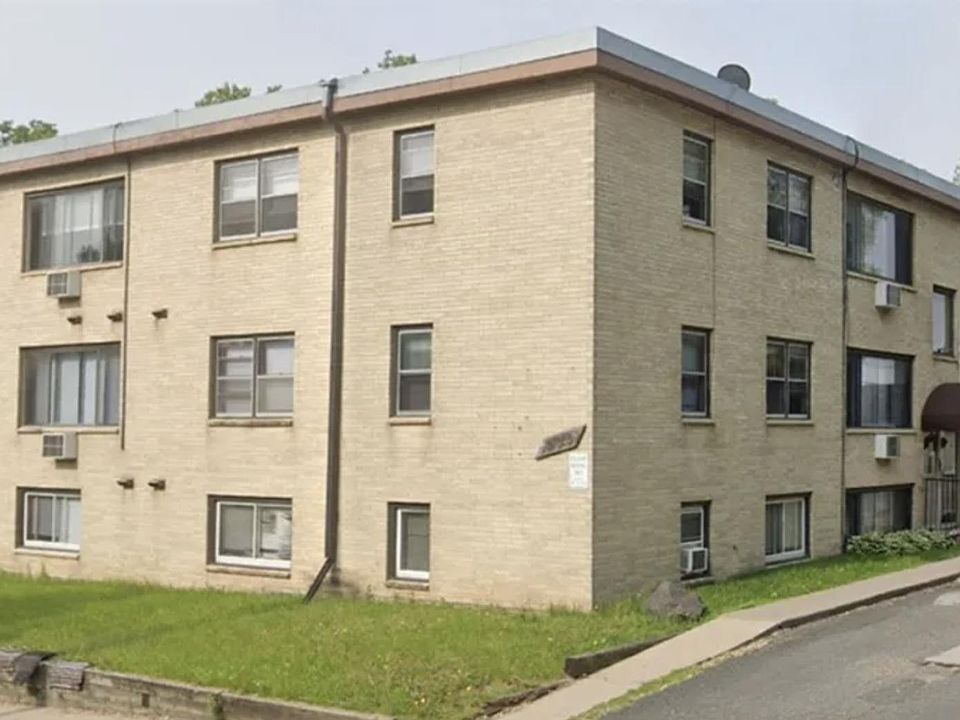 1st image of 905 Westminster St
