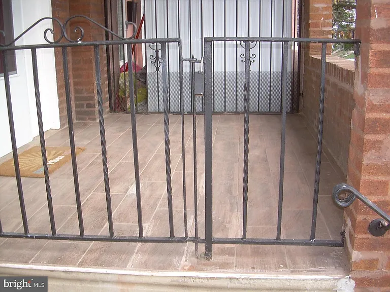 853 Anchor St — Photo 2