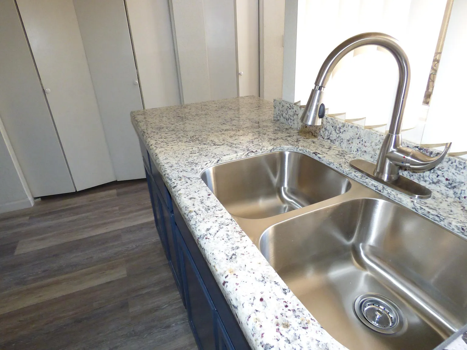 2 bed, 1123 sqft, $1,900 — Photo 3
