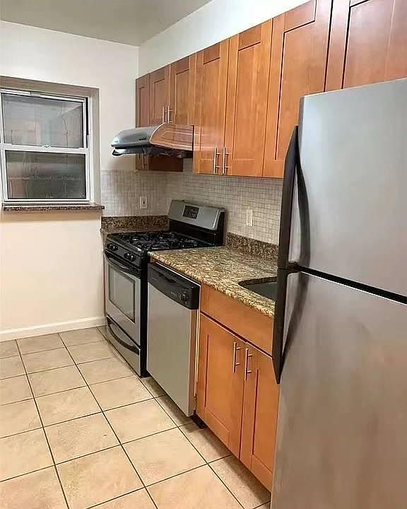 1st image of 4318 Robinson St Floor 3