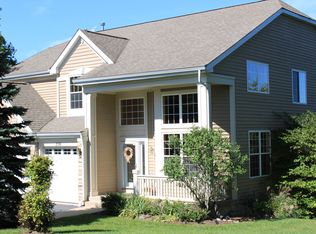 2116 Mills Pond Rd, Crystal Lake, IL 60014