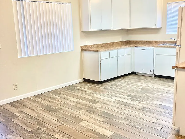 946 Cedar Street — Photo 12