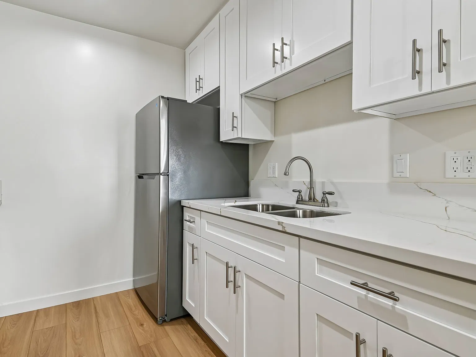 406 St. Andrews Pl — Photo 3