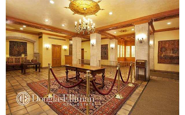 Sold by Douglas Elliman | media 21