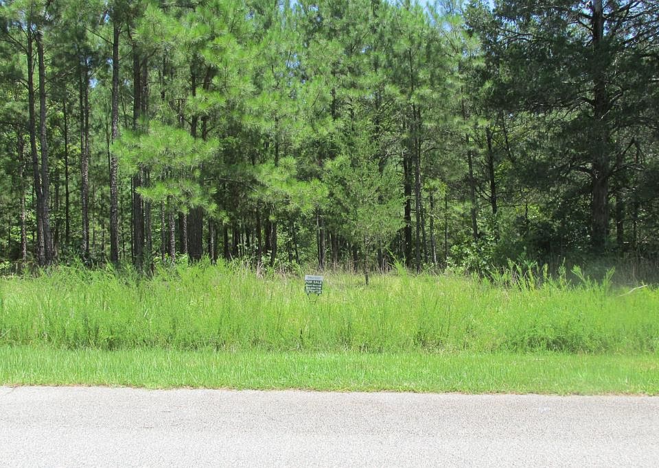 2nd image of 210 Golf Ct