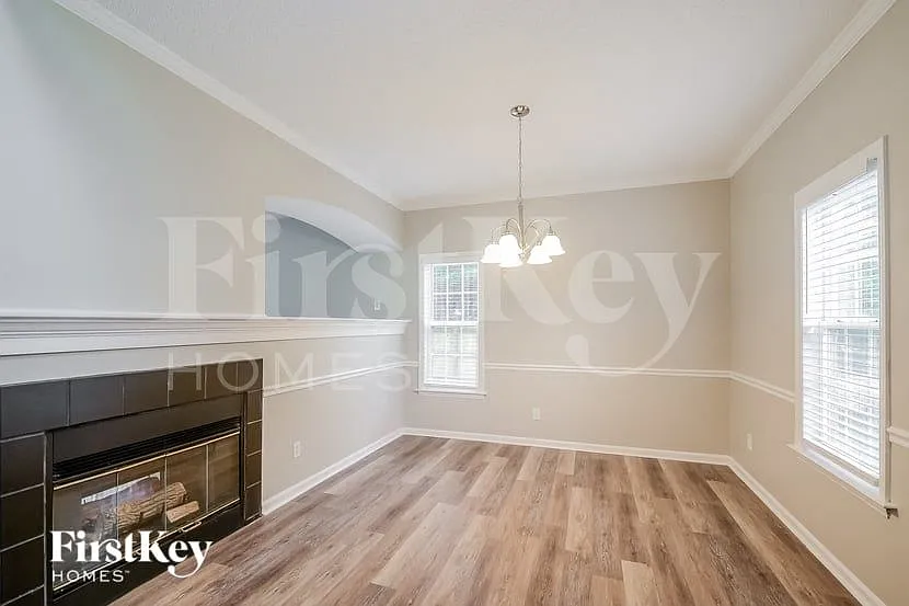 3 bed, 2.5 bath, 2317 sqft, $3,070 — Photo 3