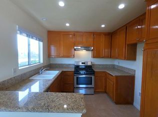 8750 Independence Ave, Canoga Park, CA 91304